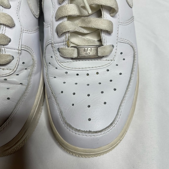 Air Force 1s size 7.5 gently worn. - Picture 3 of 12